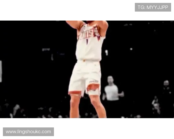 德文·布克无球跑动提升队友投篮空间，效率优于季后赛同期表现